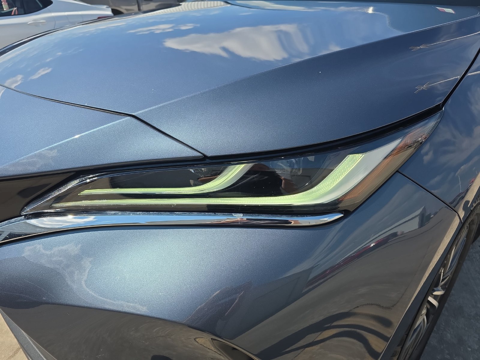 Used 2024 Toyota Venza LE AWD/4WD image 27