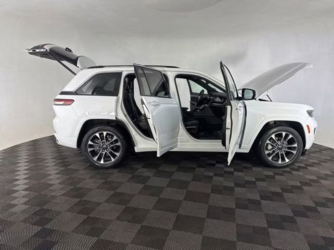 Used 2023 Jeep Grand Cherokee Overland w/ Adv Protech Group III AWD/4WD image 16