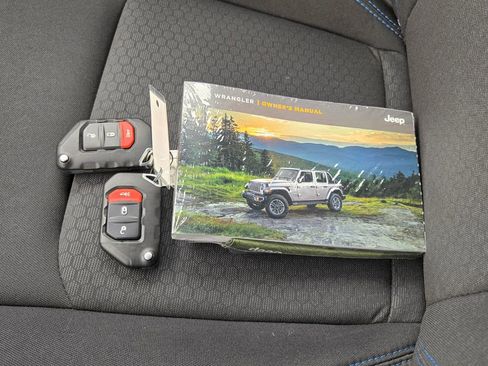 Used 2023 Jeep Wrangler Unlimited Rubicon 4xe image 12