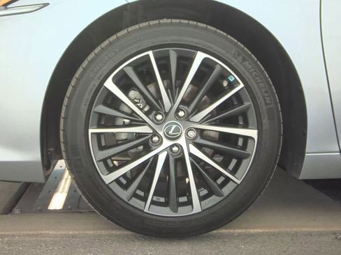 Used 2024 Lexus ES 350 w/ Premium Package image 10