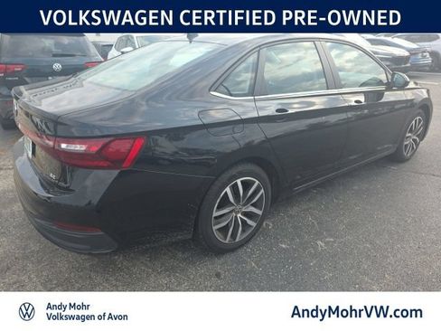 Used 2025 Volkswagen Jetta SE FWD image 3