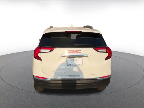 Used 2023 GMC Terrain SLT image 12