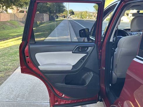 Used 2016 Subaru Forester 2.5i w/ Alloy Wheel Package image 37