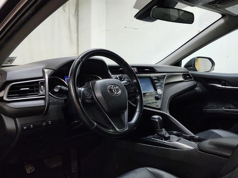 Used 2020 Toyota Camry SE FWD image 12