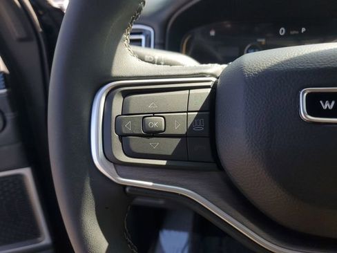 Used 2025 Jeep Wagoneer 4WD w/ Convenience Group I image 25