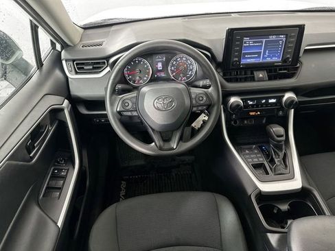 Used 2021 Toyota RAV4 LE image 10