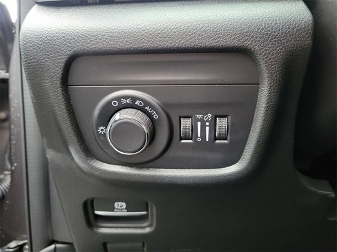 Used 2024 Jeep Grand Cherokee L Altitude image 25