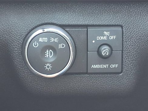 Used 2017 Chevrolet Traverse LT w/ Style and Technology Package FWD image 12