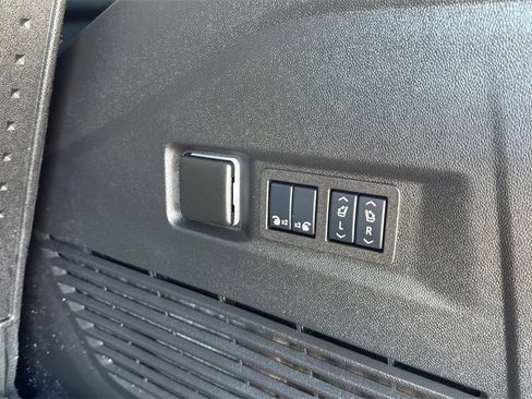 Used 2025 Chevrolet Tahoe High Country image 22