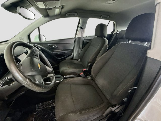 Used 2021 Chevrolet Trax LS FWD image 19