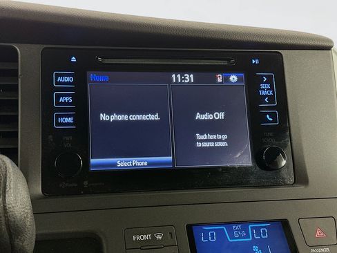 Used 2015 Toyota Sienna LE FWD image 21
