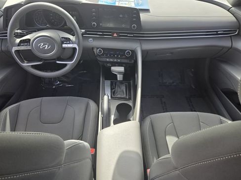Used 2023 Hyundai Elantra SEL w/ Preferred Accessory Package FWD image 13