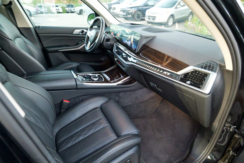 Used 2026 BMW X7 xDrive40i AWD/4WD image 35
