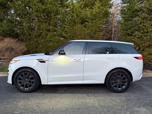 New 2025 Land Rover Range Rover Sport Dynamic SE image 2