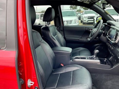 Used 2021 Toyota Tacoma TRD Off-Road w/ TRD Premium Off Road Package image 30