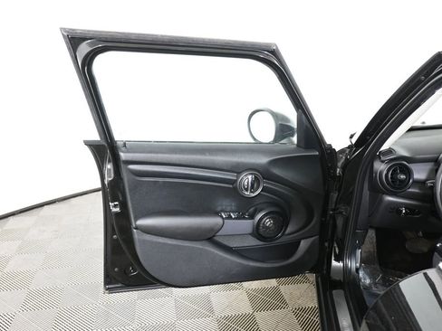 Used 2016 MINI Cooper 4-Door Hardtop image 24