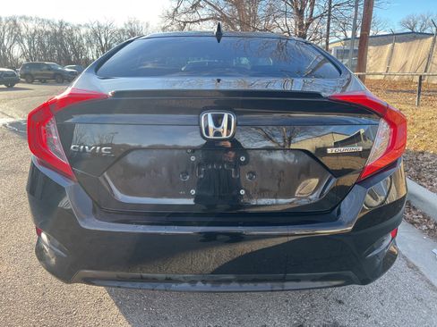 Used 2016 Honda Civic Touring image 4