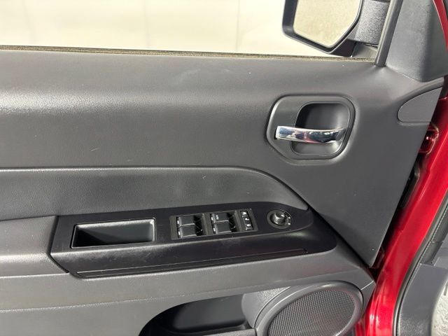 Used 2016 Jeep Patriot Sport w/ Power Value Group AWD/4WD image 13