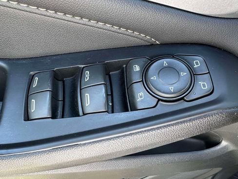 Used 2023 Chevrolet Traverse LT w/ LT Premium Package AWD/4WD image 18
