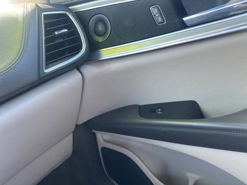 Used 2019 Lincoln Nautilus Select w/ Class II Trailer Tow Package image 16