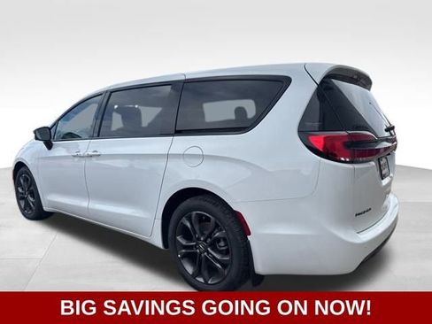 New 2026 Chrysler Pacifica Select image 8