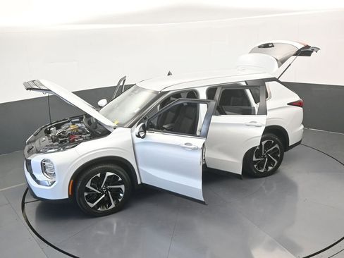 Used 2022 Mitsubishi Outlander ES image 64