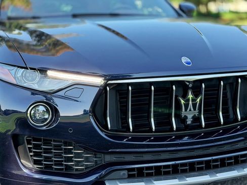 Used 2018 Maserati Levante GranLusso AWD/4WD image 4