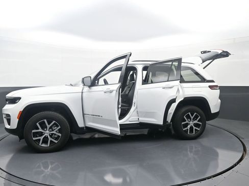 Used 2024 Jeep Grand Cherokee Limited AWD/4WD image 28