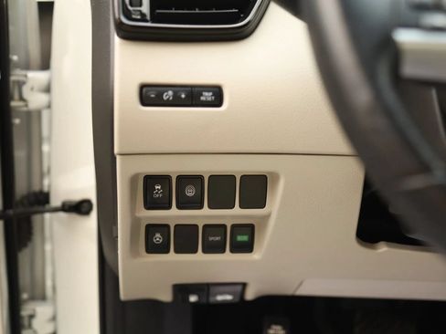 Used 2021 Nissan Rogue Sport SV FWD image 18