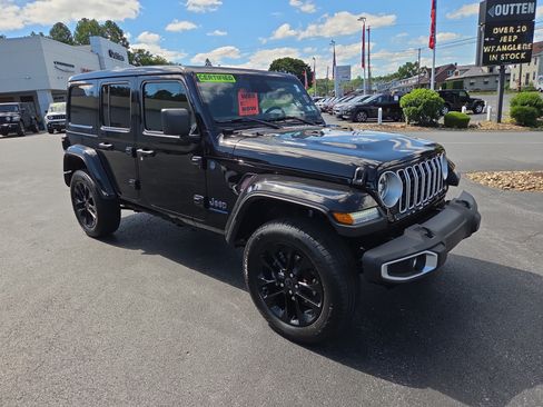 Certified 2025 Jeep Wrangler Unlimited Sahara w/ Safety Group AWD/4WD image 1