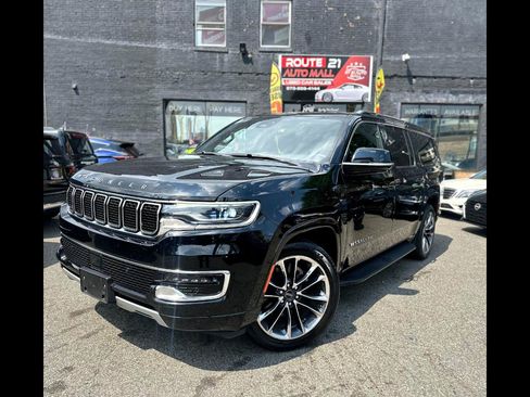 Used 2023 Jeep Wagoneer L Series II w/ Premium Group I AWD/4WD image 1