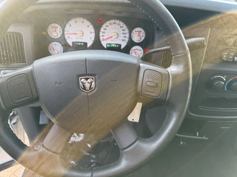 Used 2005 Dodge Ram 1500 Truck SLT image 11