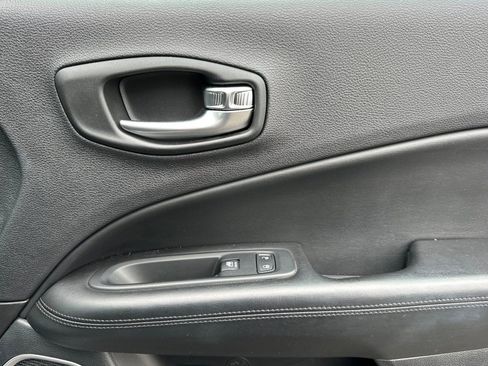 Used 2019 Jeep Compass Latitude AWD/4WD image 20