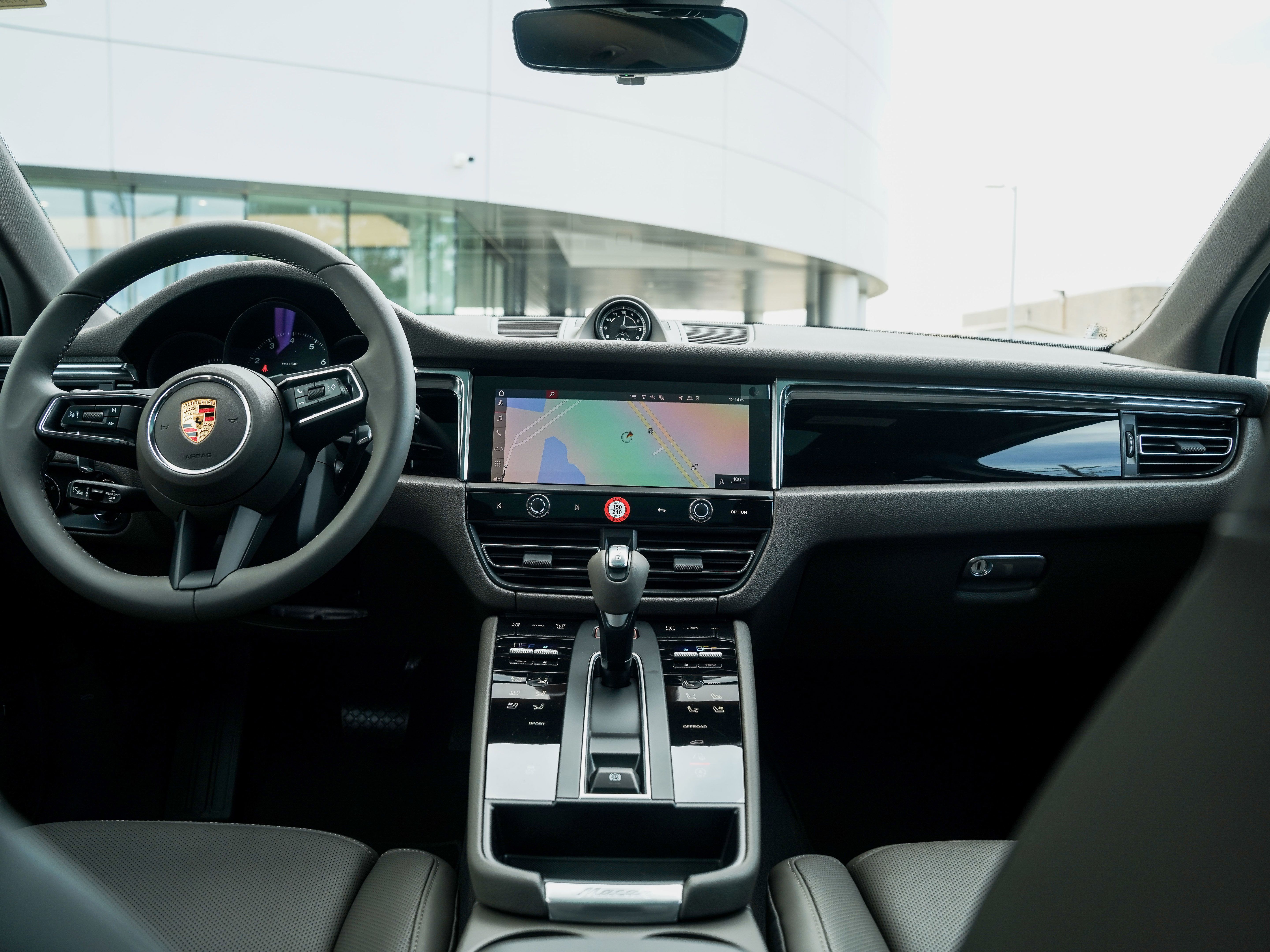 Certified 2026 Porsche Macan AWD/4WD image 25