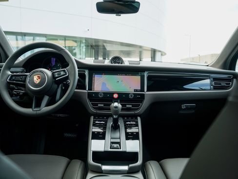 New 2026 Porsche Macan image 25