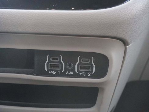 Used 2023 Chrysler Pacifica Touring-L image 46