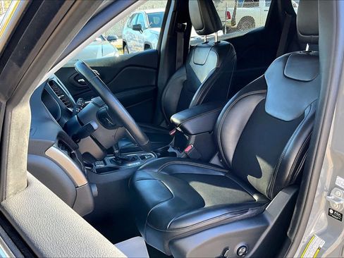 Used 2021 Jeep Cherokee Latitude Plus image 7