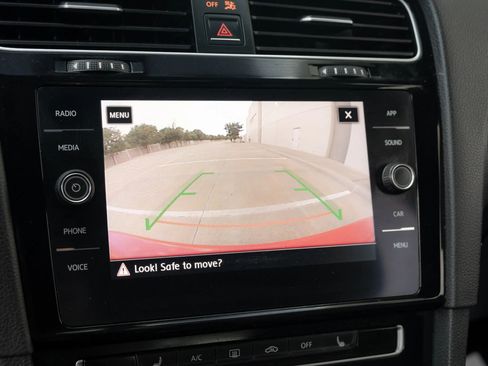 Used 2018 Volkswagen GTI SE image 33