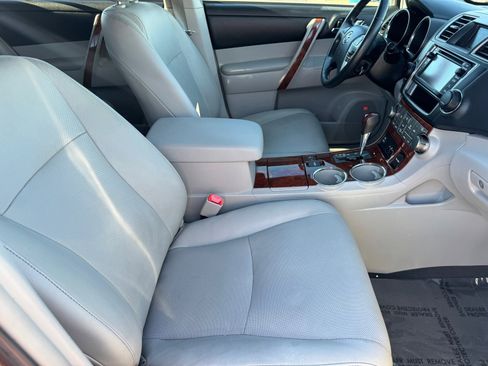 Used 2013 Toyota Highlander Limited image 14