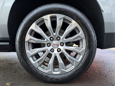 Used 2023 GMC Yukon XL Denali w/ Denali Reserve Package image 9