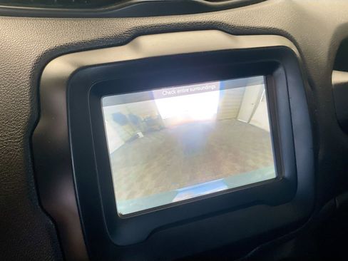 Used 2018 Jeep Renegade Altitude image 10