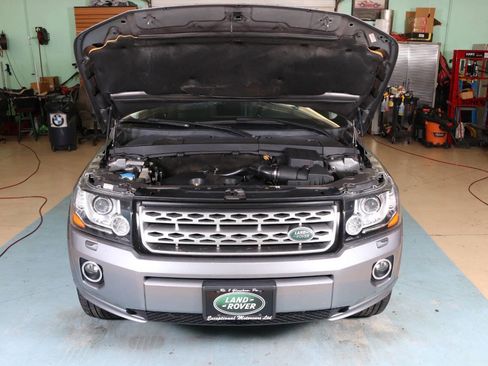 Used 2013 Land Rover LR2 HSE image 6