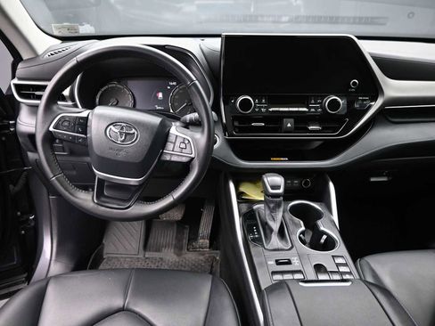 Used 2024 Toyota Highlander XLE image 13