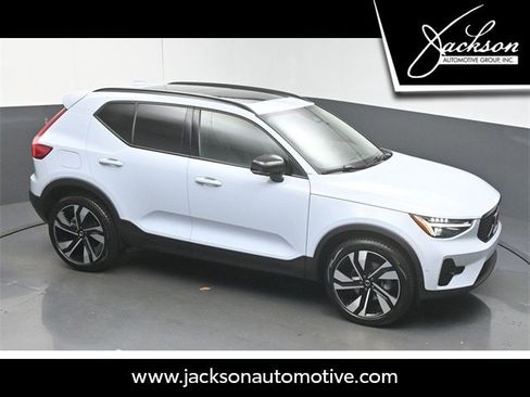 Used 2025 Volvo XC40 B5 Plus w/ Protection Package Premier image 42