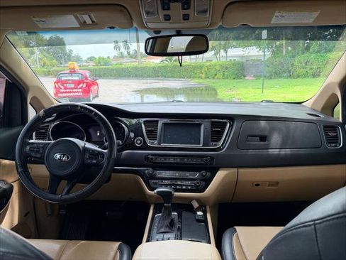 Used 2017 Kia Sedona SX FWD image 22