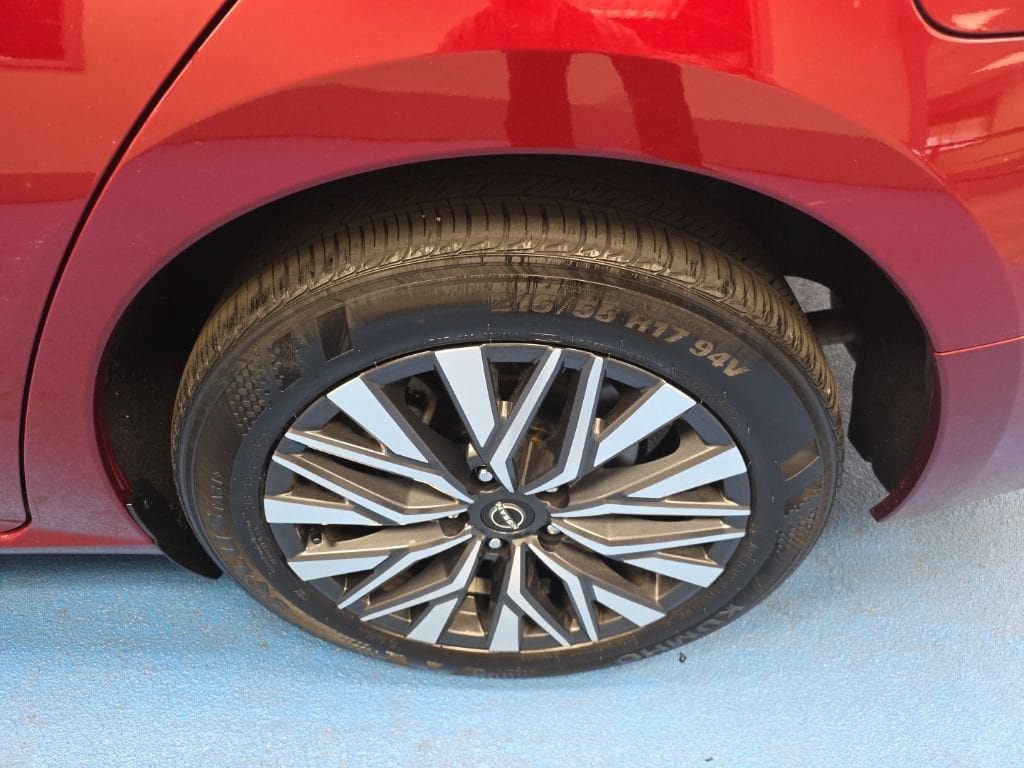 Used 2025 Nissan Altima 2.5 SV FWD image 11