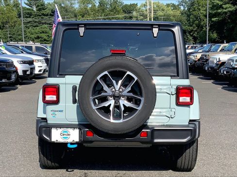 Used 2024 Jeep Wrangler Unlimited w/ Convenience Group AWD/4WD image 4