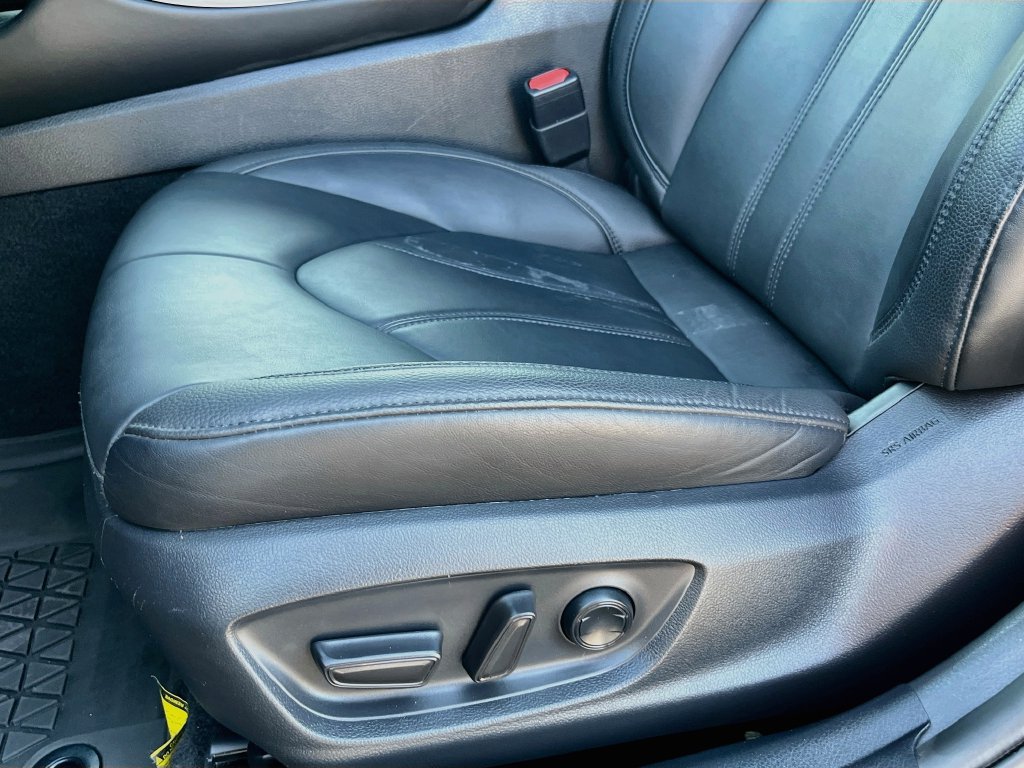 Used 2020 Toyota Avalon XLE w/ Moonroof Package FWD image 18