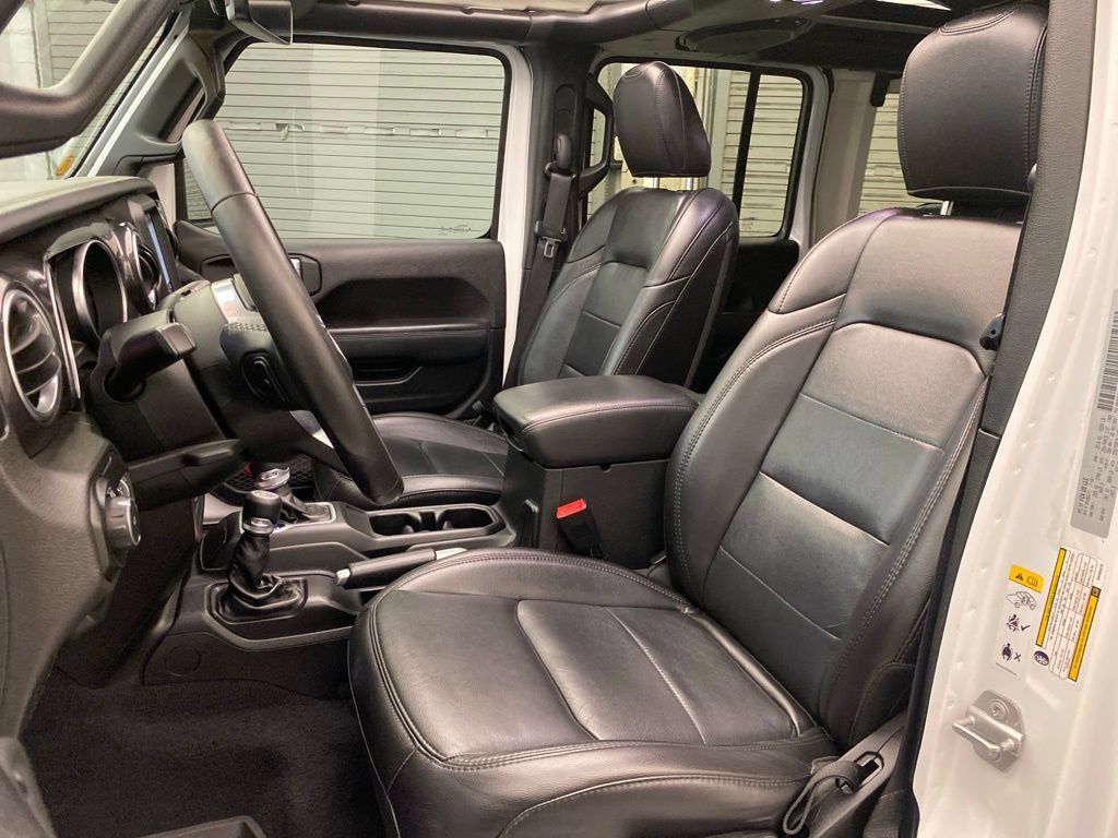 Used 2019 Jeep Wrangler Unlimited Sahara AWD/4WD image 18