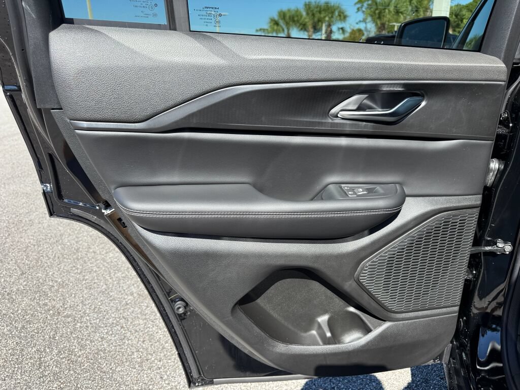 New 2027 Jeep Grand Cherokee Laredo RWD image 9